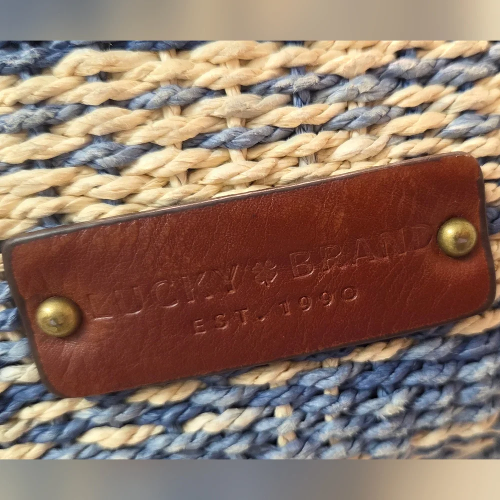 Lucky Brand Woven Straw Shoulder Bag with charm Magnetic closure Tote - Picture 5 of 9
